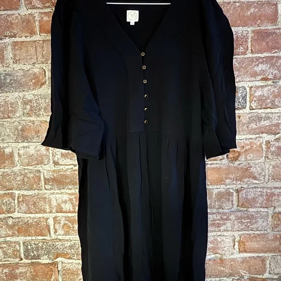 Elegant Black Midi Dress - Picture 4 of 7